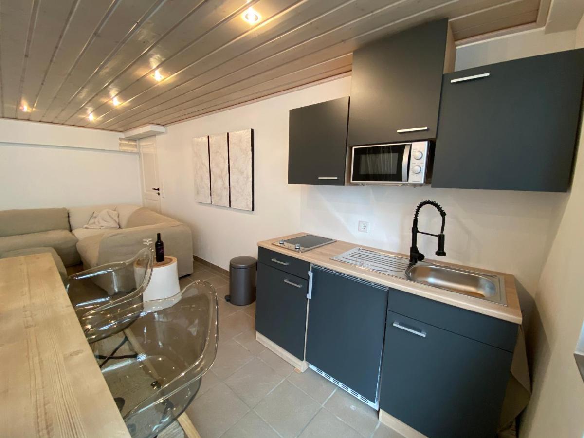 Basement 77 Apartment *